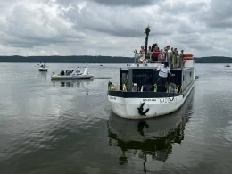 Jezioro ponownie połączyło parafian. 'To powrót do pięknej tradycji'