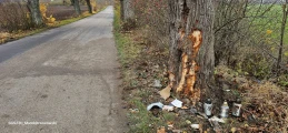 Znicze w miejscu tragedii. Nie żyją dwie młode dziewczyny