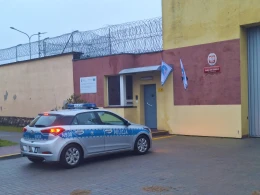 Pod wpływem narkotyków dostarczał paczki do zakładu karnego. Pies wyczuł zakazane substancje