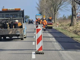 Utrudnienia na drogach powiatowych. Naprawiają drogi