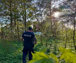 Pustostany, tory i sklepy. Mundurowi sprawdzają miejsca spotkań młodzieży
