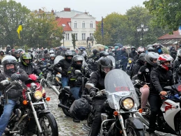 Motocykliści w kolumnie pojechali do Piaśnicy. Za nami VII Motocyklowy Rajd Piaśnicki | WIDEO, ZDJĘCIA