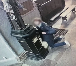 19-latek próbował ukraść pieniądze z kościoła. Pokonał drewno, ale nie metal