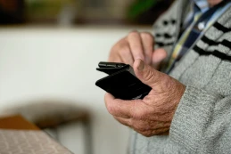 Kolejny senior oszukany. Chciał zarobić, a stracił 100 tys. zł. 