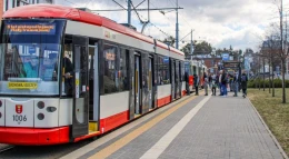 Małe dziecko pod opieką pijanej matki. Zainterweniował motorniczy tramwaju 