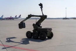 Pirotechnicy na gdańskim lotnisku. Ewakuowano terminal 
