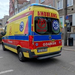 Miał twarz zalaną krwią i się dusił. Strażnicy miejscy ruszyli na ratunek 