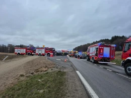 Poranny wypadek na DK6! Dwie osoby trafiły do szpitala