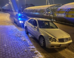 Jechał w tunelu ponad 133 km/h. Był odurzony i bez prawa do kierowania autem