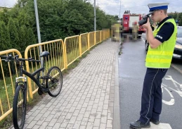 Cyklista nie potrafił utrzymać się prosto. Był pijany 