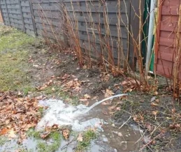 Niepokojąca ciecz skierowana na plac zabaw. Interweniowała straż miejska 