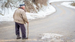 Bezpieczeństwo na drodze to podstawa. Przypomnij o tym babci i dziadkowi