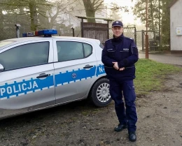 Walka o życie kierowcy w Pelplinie. Policjant i nauczyciel uratowali mężczyznę z tonącego auta