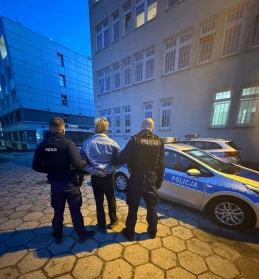 'Wymachiwał przedmiotem przypominającym broń'. W pociągu SKM powiało grozą 