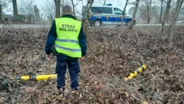 Ukradł słupki i schował je w rowie. Nie zdążył po nie wrócić