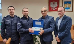 Nowy alkometr za 20 tys. zł dla policjantów z Redy. To prezent od burmistrza Krzemińskiego oraz radnych