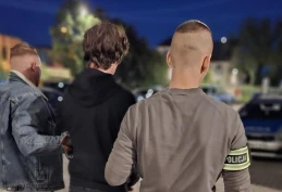 Czujność taksówkarza uratowała seniora przed utratą kilkudziesięciu tysięcy złotych. Akcja jak z filmu!