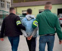 Kopnął kota, bo nie chciał odejść. Zwierzę miało zakrwawiony nos 