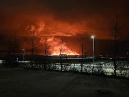 Erupcja wulkanu na Islandii. Ewakuowano mieszkańców pobliskiego miasteczka. Wideo od czytelnika