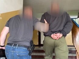 Piroman w rękach policji. Podpalił auto i odjechał hulajnogą