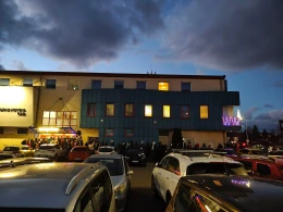 Pracownik rozdał wejściówki, dla innych zabrakło. Będzie dodatkowy koncert