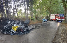 Auto stanęło w płomieniach. Nie żyją dwie osoby
