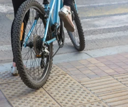 Wypadek na przejściu dla pieszych! Policja szuka świadków