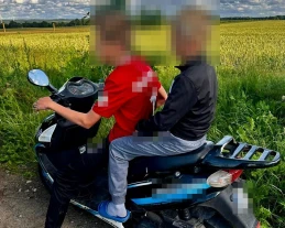 Mieli skosić trawę, wsiedli na skuter. 14-latek wiózł 11-latka 