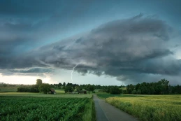 Burze, grad, porywisty wiatr i opady. Synoptycy ostrzegają