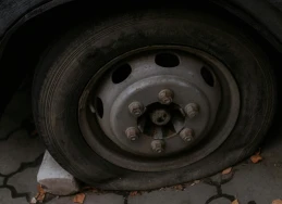 Pobili go i okradli, bo ... nie chcieli opuścić mieszkania. Podejrzanym grozi do 20 lat więzienia