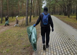 Posprzątali część lasu w Kopalinie i Lubiatowie. Tylko tutaj zebrali ponad 20 worków