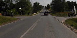 Motocyklista ranny w zderzeniu z samochodem. Jak doszło do wypadku na lokalnej drodze?