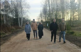 Odebrano inwestycję. Mieszkańcy zyskali nową, utwardzoną drogę