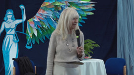 Sędzia Anna Maria Wesołowska odwiedziła dzieci w Bolszewie. "Edukacja jest nadzieją na to, iż stworzymy lepszy świat"