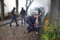 Syreny, dym i strzały w areszcie. To tylko ćwiczenia