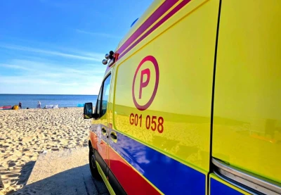 Dramatyczne sceny na plaży. Mężczyzna wyciągnięty z wody!