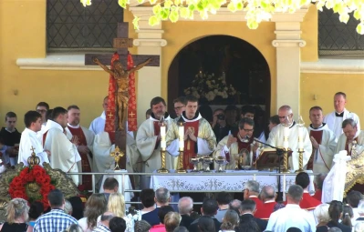 Ostatni dzień Odpustu Wniebowstąpienia Pańskiego. Suma odpustowa na Kalwarii Wejherowskiej fot. Leszek Spigarski