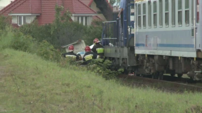 Władysławowo: Samochód wjechał pod pociąg
