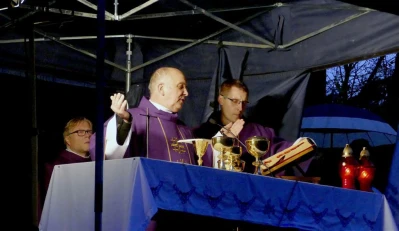 Dzień Zaduszny na starym cmentarzu, 2.11.2017, fot. Leszek Spigarski
