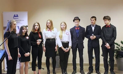 Seniorzy świętowali w bibliotece – fot. Leszek Spigarski i Krzysztof Powałka