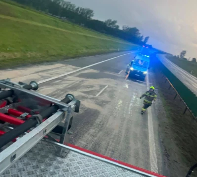Interwencja na S6. Ropa na drodze sparaliżowała ruch