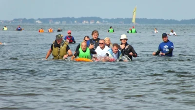 Przemaszerowali przez Zatokę Pucką