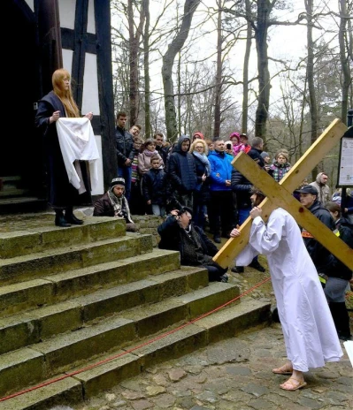 Wielki Piątek - Misterium Męki Pańskiej część I - Jezus na śmierć skazany - fot. Leszek Spigarski oraz Marta Krawczyk