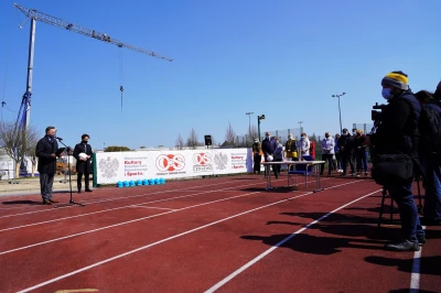 Uroczystość wmurowania aktu erekcyjnego pod budowę internatu sportowego w COS w Cetniewie