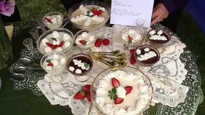 Wspólne grillowanie pod wieżą