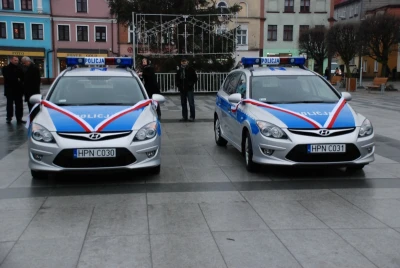 Dwa nowe radiowozy w puckim garnizonie