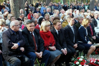 Obchody w Piaśnicy: Powstały figury więźniów Stutthofu (fot. Leszek Spigarski)