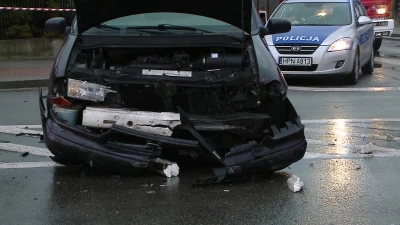 Wypadek na skrzyżowaniu Myśliwskiej i Sikorskiego