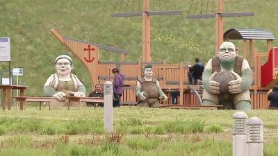 Wspólne grillowanie pod wieżą