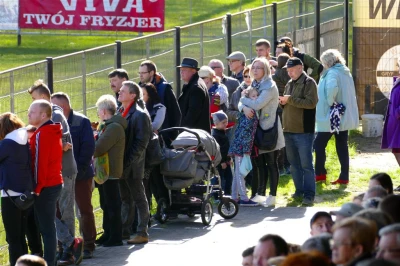 Mecz charytatywny. Księża i samorządowcy dla chorego Karola fot. Leszek Spigarski